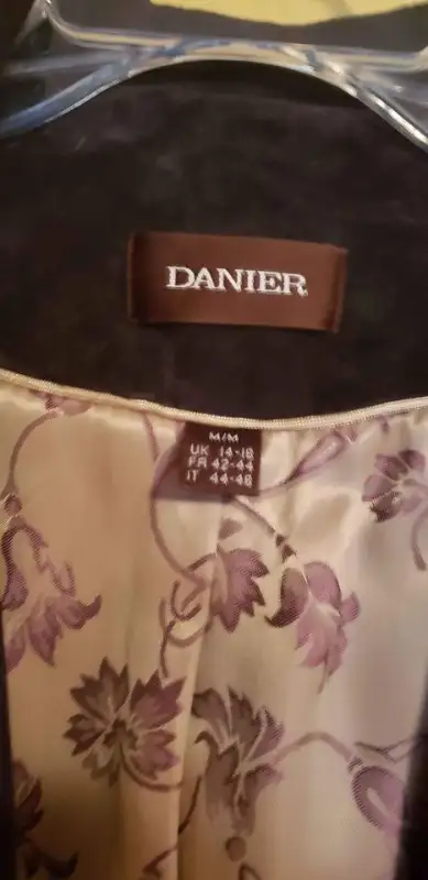 Danier Suede Leather Jacket in Women's - Tops & Outerwear in Kitchener / Waterloo - Image 3