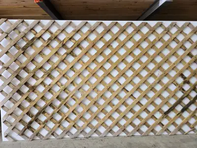 Bois traité vert treilli, 1/2, View more