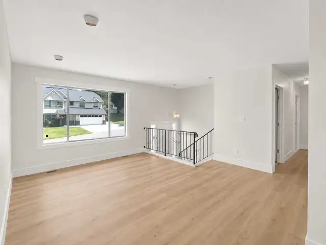 3 Bedroom Top Level House