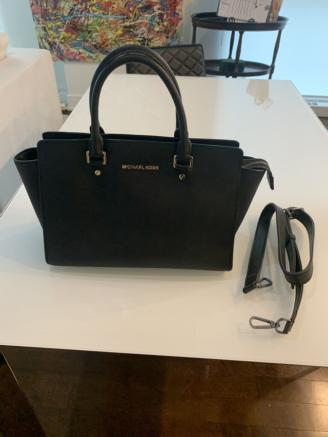 Sacoche Michael Kors - médium | Femmes - Sacs et portefeuilles | Ville de  Montréal | Kijiji