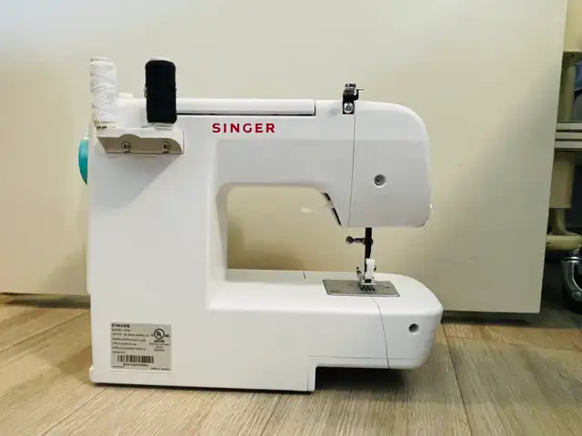 Singer 1234 Sewing Machine -  Includes 2 Lar438828583858350080