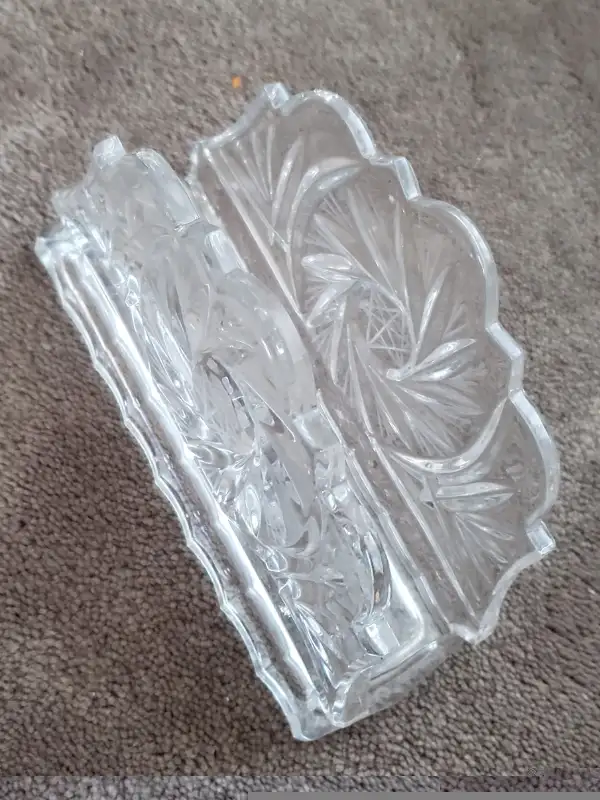 VINTAGE CUT CRYSTAL NAPKIN HOLDER or LETTER HOLDER 6 x 2 x 4 IN in Home Décor & Accents in Laval / North Shore - Image 4