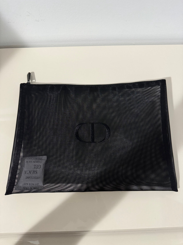 DIOR MAKEUP TRAVEL POUCH in Other in Mississauga / Peel Region - Image 2