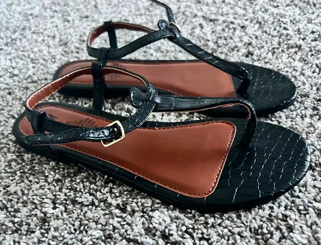 Sandals in Women's - Shoes in Calgary - Image 5