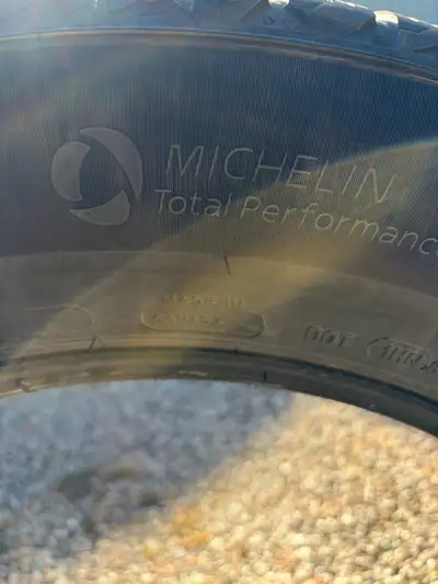 These (4) Michelin X-Ice Snow SUV tires, size 275/60 R20, are high-quality winter tires designed to...