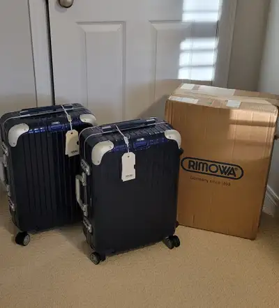 Brand: Rimowa Color: Night Blue Multiwheel® Spinner 2 Flex-Divider systems Details: light case shell...