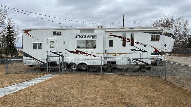 2009 Cyclone Toyhauler in Travel Trailers & Campers in Grande Prairie