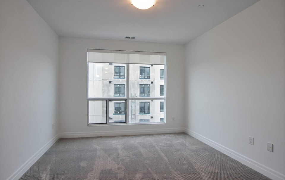 Luxury 2 Bedroom Condo w2 Parking Sunningdale 5