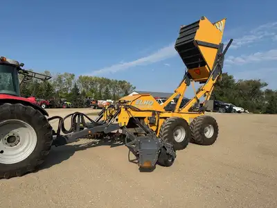 Hello, here is a Elho 550 rock picker, year 2018, 18 ft working with, +- 2,5 cubic yard bucket, side...