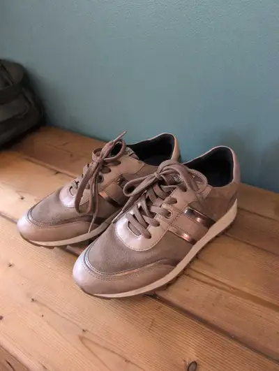 chaussures sport Geox, pointure 8, comme neuves., View more