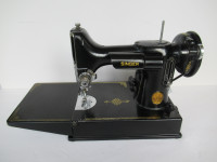 Singer 221 Featherweight Sewing Machine with Case