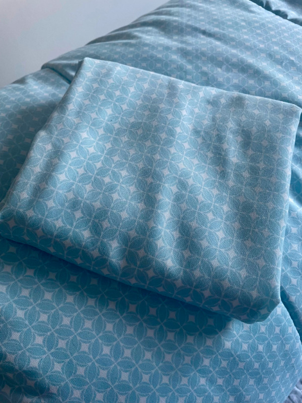 Queen Comforter set in Bedding in Cranbrook - Image 2
