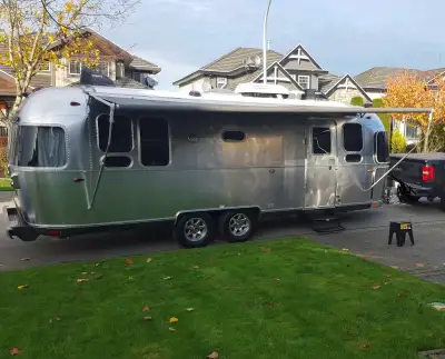 Airstream 2016, 26ft Flying Cloud - 26U Flying Cloud U is the most popular and family friendly model...