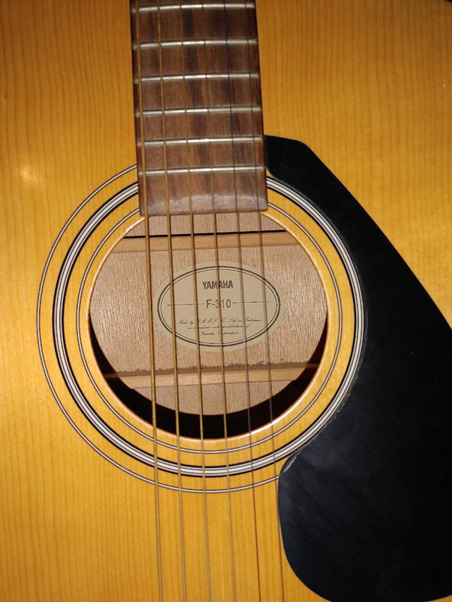 Yamaha acoustic guitar w/case in Guitars in Fredericton - Image 2