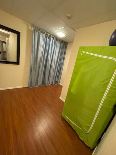 Fully furnished Room for students or employed, females only
