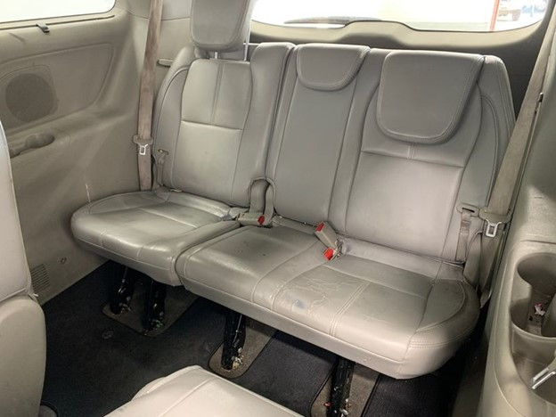 2016 KIA SEDONA LX 4D VAN in Cars & Trucks in Calgary - Image 4