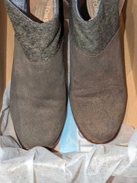 Tom's Suede Boots 7M