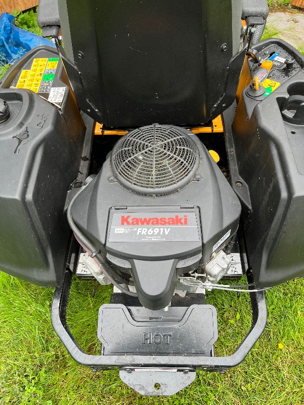 Zero turn lawn tractor(NEW PRICE) Lawnmowers & Leaf Blowers Cape