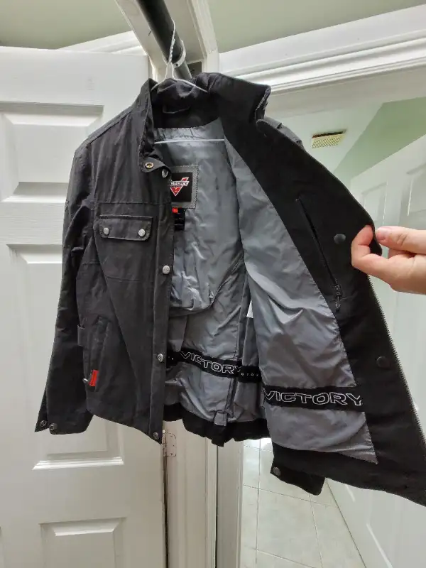 Victory Womens jacket Size S in Women's - Tops & Outerwear in City of Toronto - Image 3
