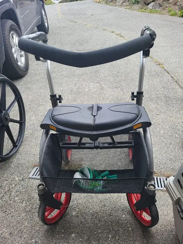 Wheelchairs available.62863277417347121