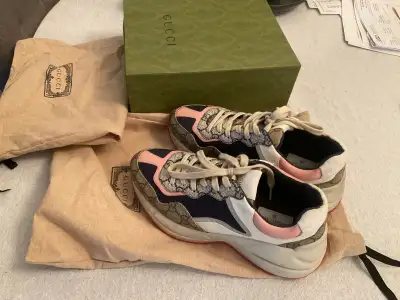 Great condition Gucci sneakers with box and dust covers, size 38