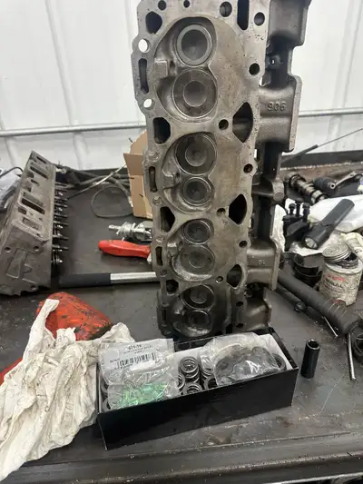 3 sets of 906 vortec heads. One set has very low hours rebuilt from industrial engines. One set off...