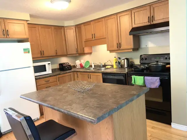 Townhouse for Rent in Waterloo in Long Term Rentals in Kitchener / Waterloo - Image 4