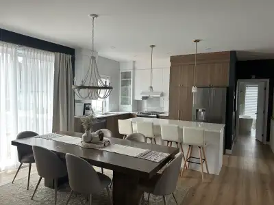 « 2800$ Hydro et Internet Inclus » -Aire ouverte cuisine, salle à manger et salon avec foyer 3 faces...