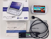 White Sony  PSP Go《 MOD⎮300+ Games Installed》 in    Box !