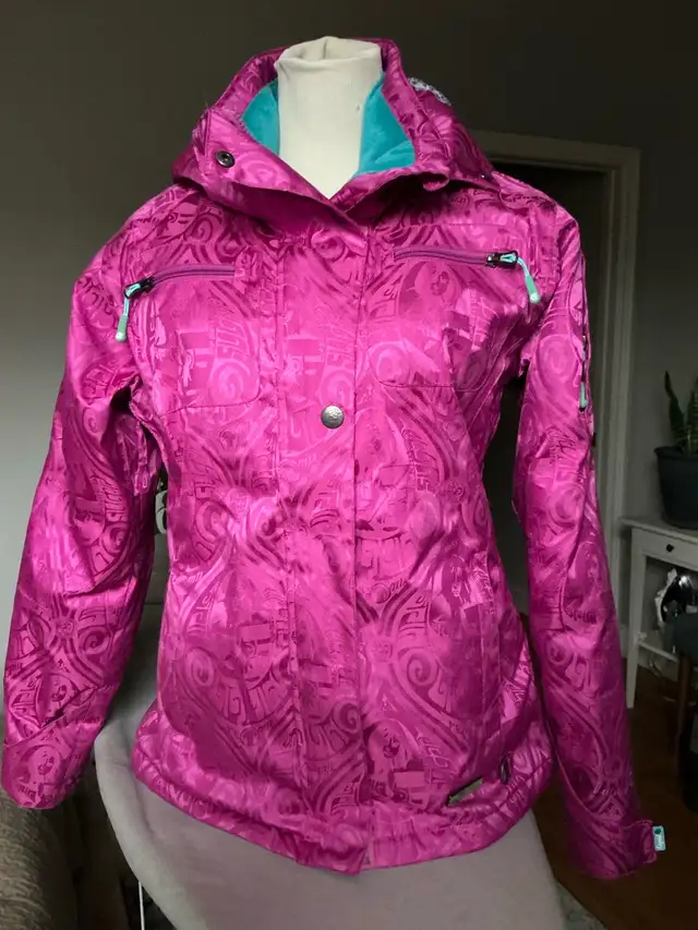 women’s ski jacket S in Women's - Tops & Outerwear in City of Toronto - Image 2