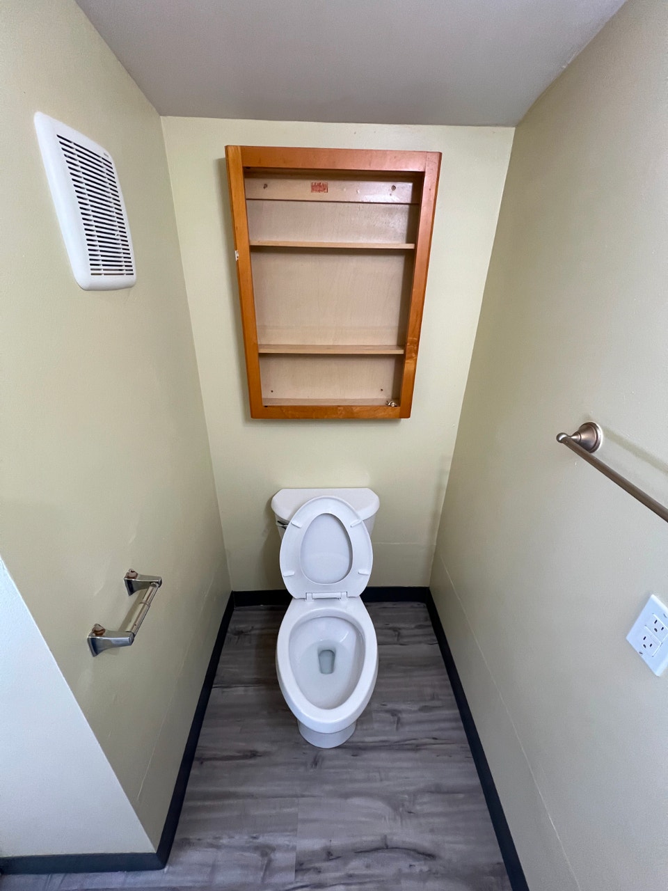 Detached 1 Bedroom House Available In East Kildonan 5