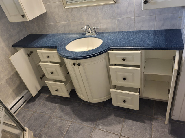 Comptoir avec rangement pour salle de bain in Cabinets & Countertops in City of Montréal