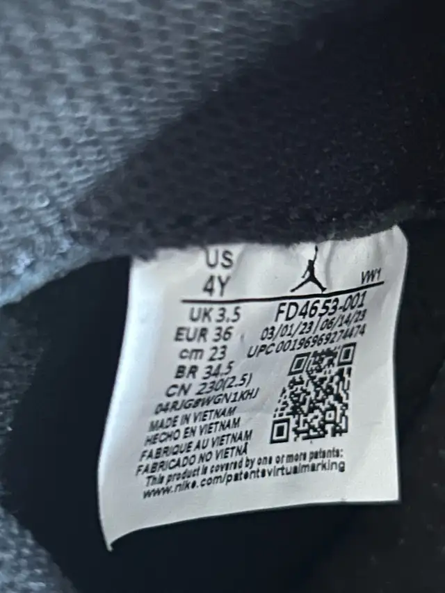 (Youth size 4) Jordan Winterized Spizike GS 'Black Cat' in Men's Shoes in Mississauga / Peel Region - Image 9