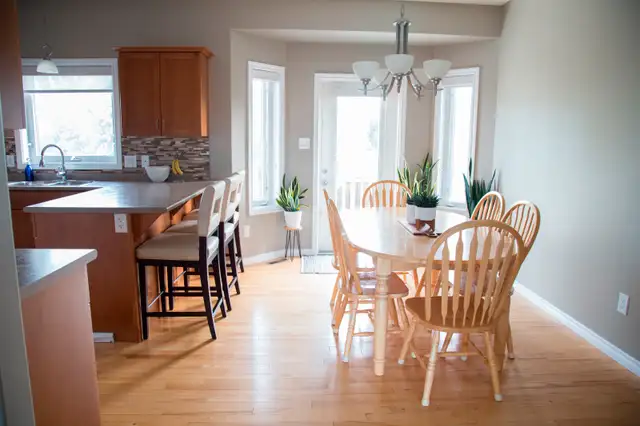 Warman House FOR SALE: OPEN HOUSE Sat 19 & Sun 20 11am-4pm63235094160003124