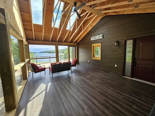 Stunning view! Spacious timber-frame overlooking Canoe Lake in Ontario in Canada - Image 11