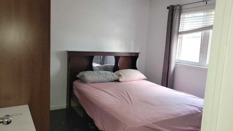 ROOM FOR GIRL FREE UTILITIES (1ST OCT) 5