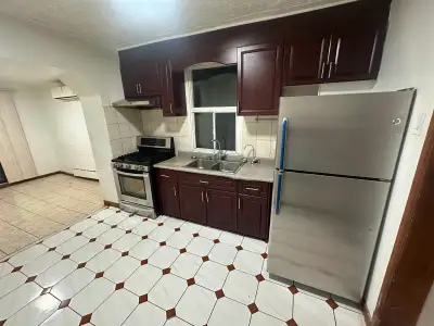 4 Bed & 2 bath house on 2 levels available for rent. Open to short term rental. Its unfurnished. Bac...