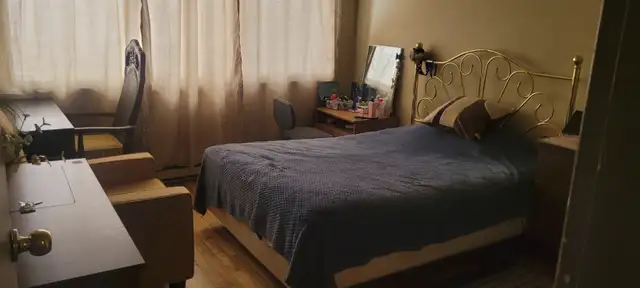 Chambre meublée proche de métro Sauvé disponible pour une femme