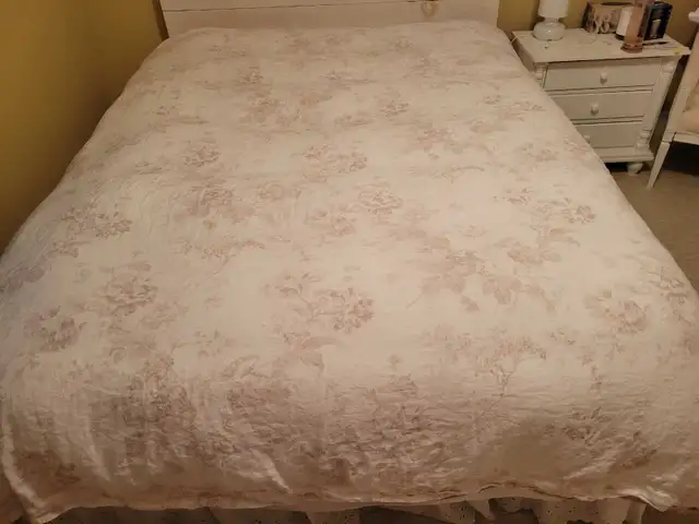 LINEN Duvet Cover - Queen Duvet Cover in Bedding in Ottawa - Image 9