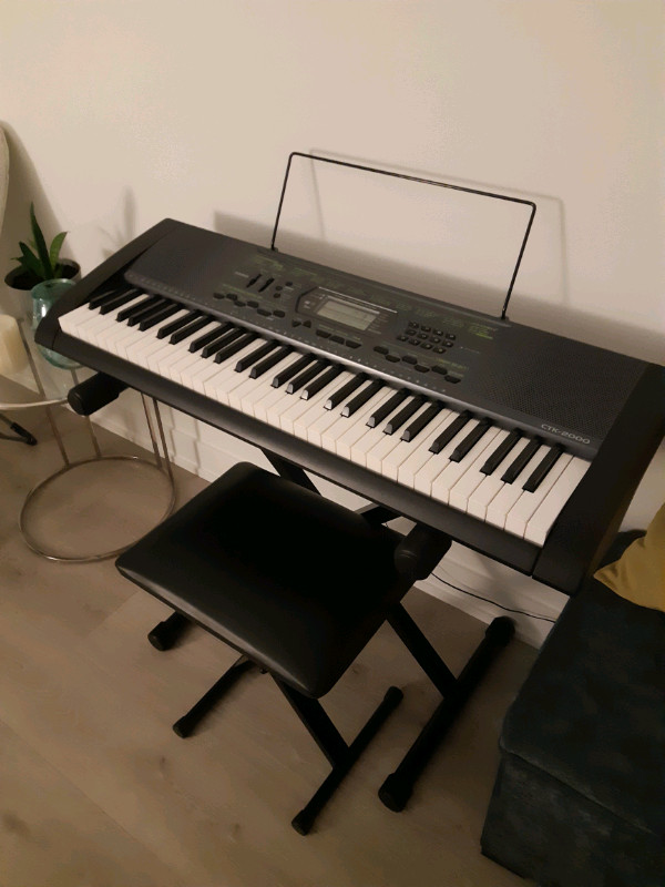 Casio CTK2000 electric piano keyboard with weighted keys Pianos