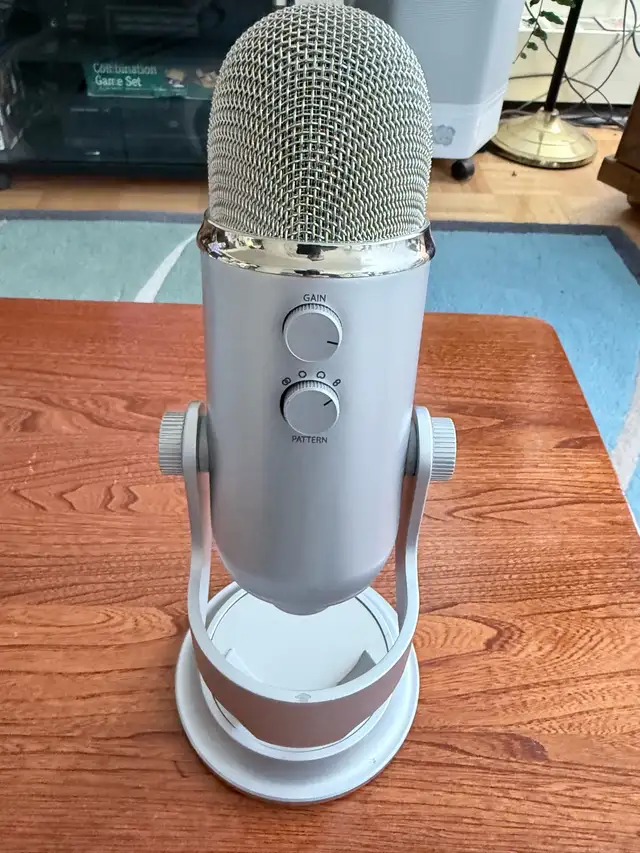 Blue Yeti Microphone542070156234608641