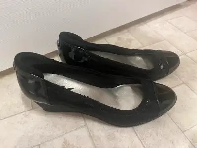 Anne Klein Black dress shoe size 9, View more