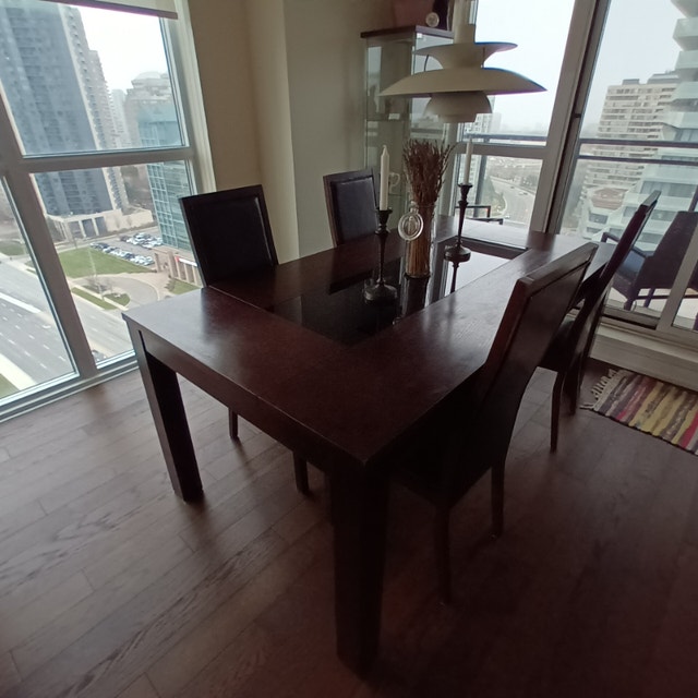 Dark wood Dining Table with black glass table top, 4 chairs. Dining Tables & Sets