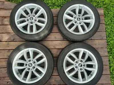 Came off a 2012 MINI Cooper Countryman All4. Tires are Bridgestone all-season with great tread. Size...
