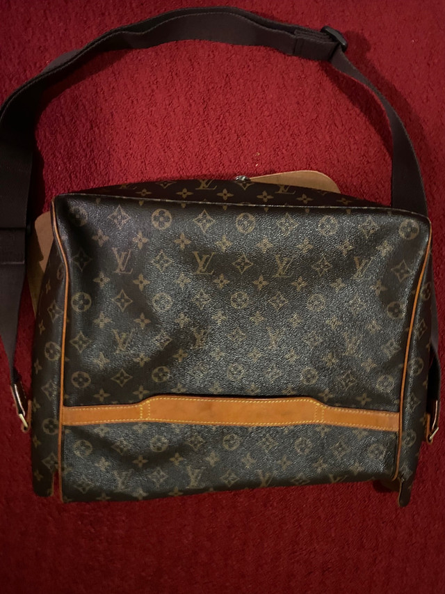 Louis Vuitton laptop bag | Other | City of Toronto | Kijiji
