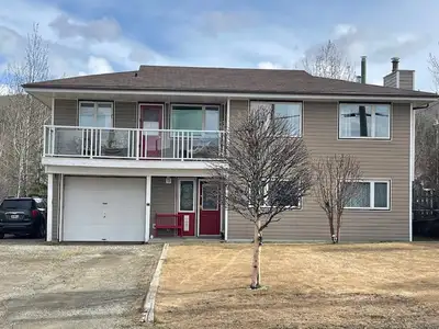 Located in Yukon’s “best kept secret”, Faro Yukon, these sellers retired here and have owned and lov...