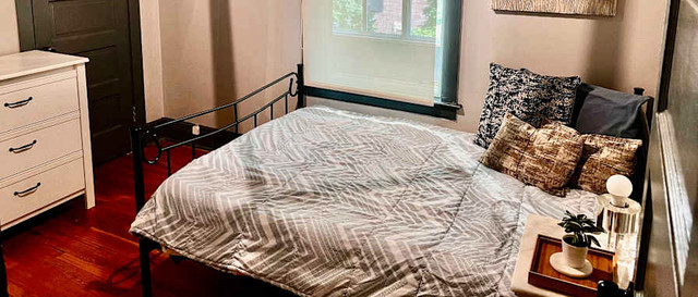 I NEED A ROOM TO RENT IN DOWNTOWN FOR 800 FOR 1ST OCTOBER in Room Rentals & Roommates in City of Toronto