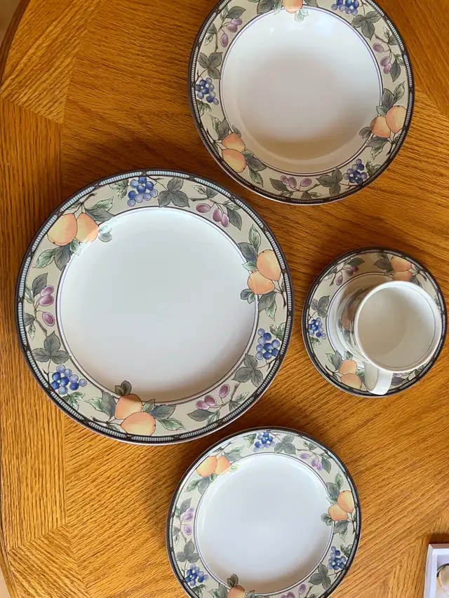 Mikasa Intanglio Garden Harvest Dinnerware in Kitchen & Dining Wares in Strathcona County - Image 3