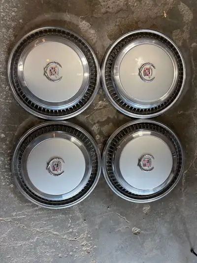 Came of 1978 Cadillac Eldorado. In great condition. 15”