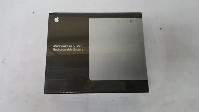 Genuine Apple MacBook Pro 17 Inch Rechargeable Battery in Laptop Accessories in Mississauga / Peel Region - Image 4